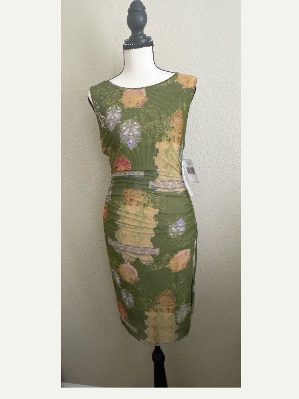 Kay Unger New York ruched mesh sheath midi dress. Medium